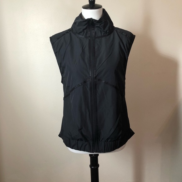 Champions C9 All Weather Running Vest - Picture 3 of 8